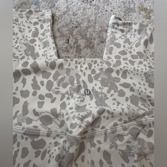 Patterned Lulu Leggings Size 8 - Picture 2 of 5